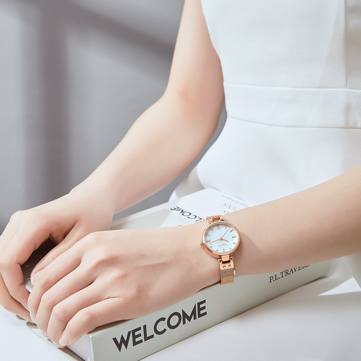 MEGIR Watches for Women Top Brand Fashion Ladies Wristwatch Waterproof Female Quartz Luxury Watch Montre Femme 7025